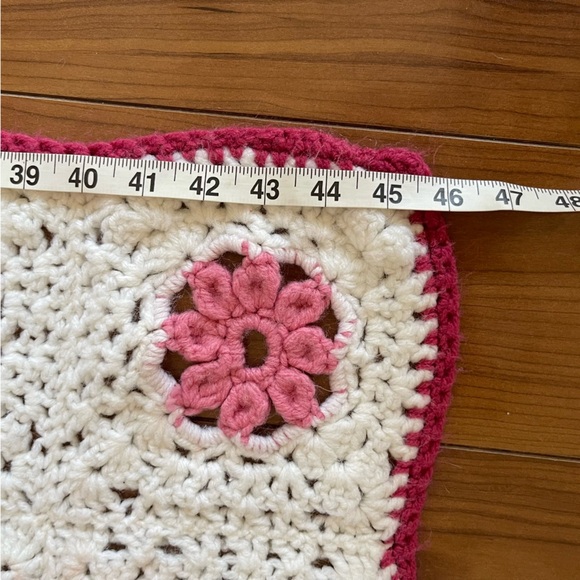 White and Pink Hand Crocheted Throw Blanket Granny Squares 46x34 Baby Lap Afghan - Picture 6 of 7